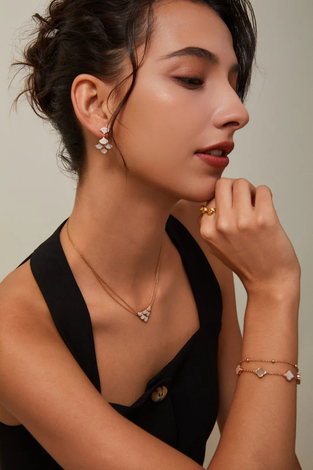 Silver-White Shell Zircon Earrings